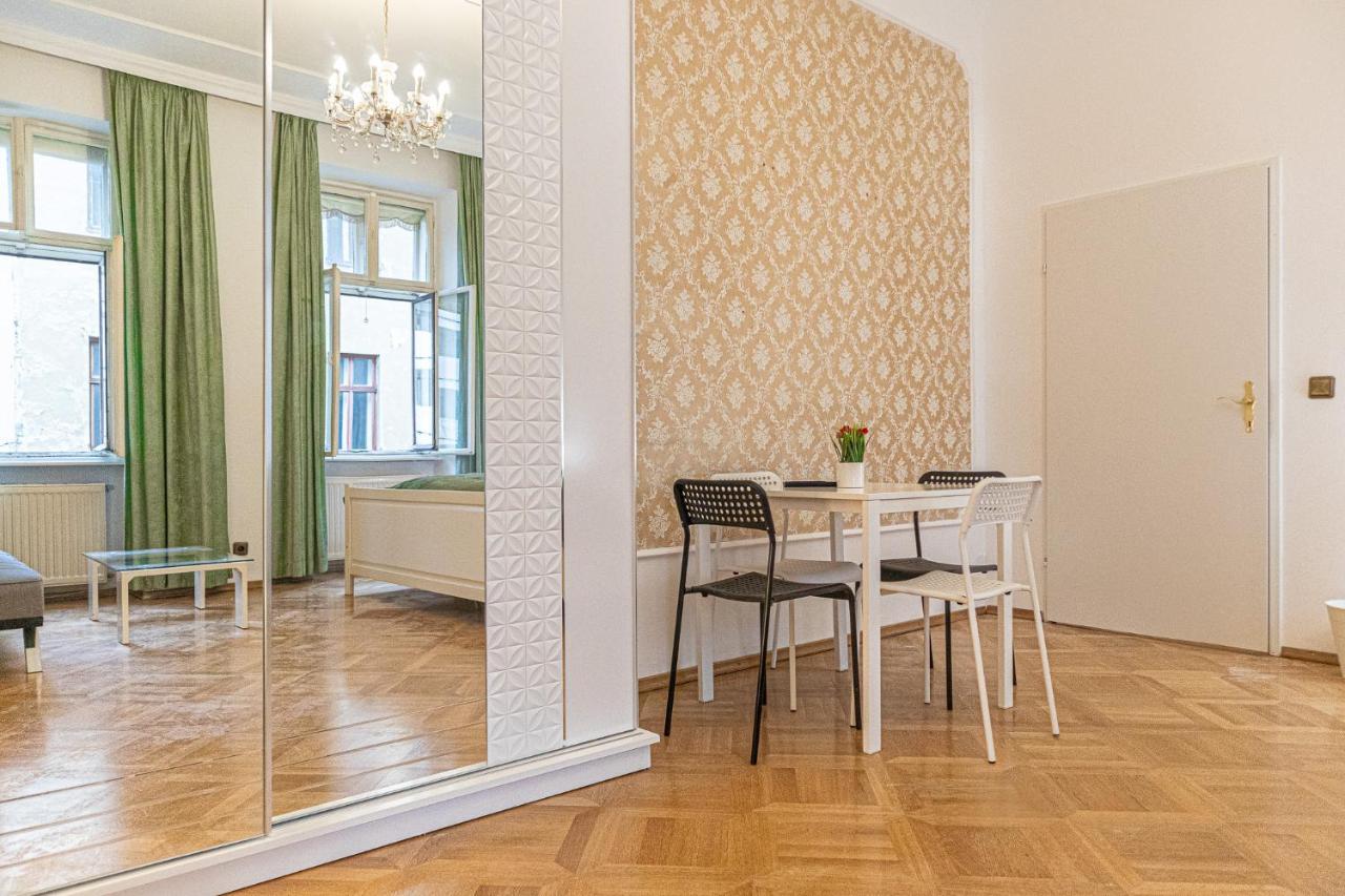 Friendly 4br Shared Apt- Near Downtown Apartment