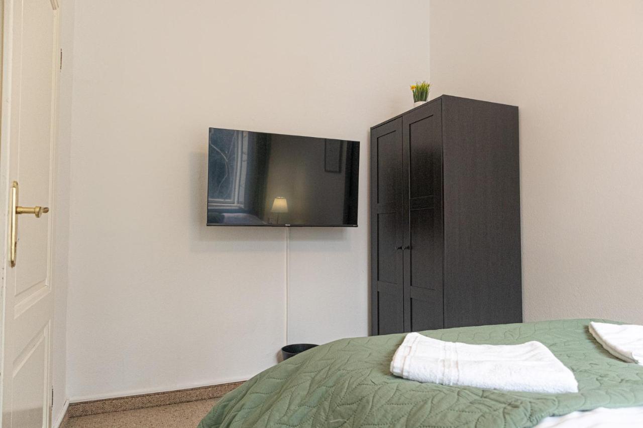 Friendly 4br Shared Apt- Near Downtown
