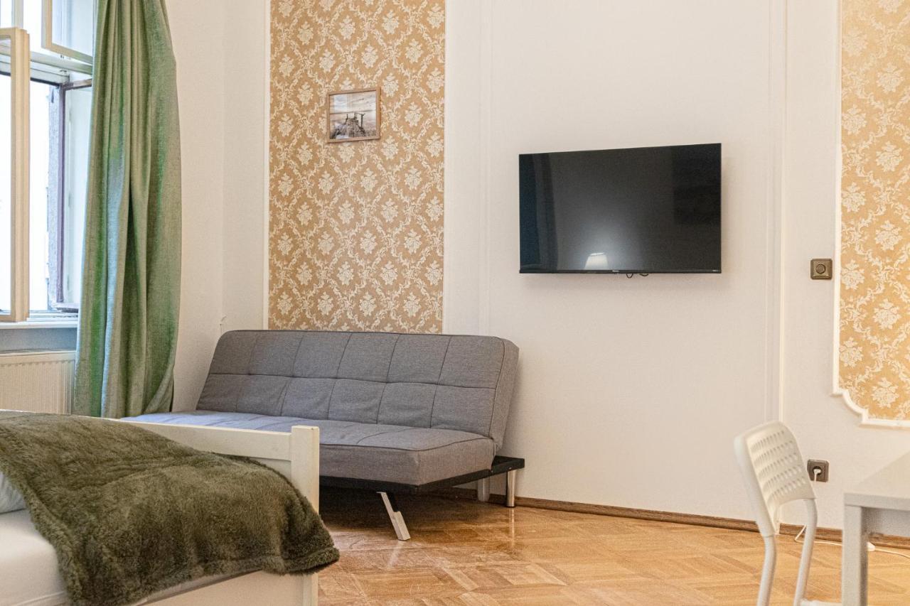 Apartment Friendly 4br Shared Apt- Near Downtown Vienna