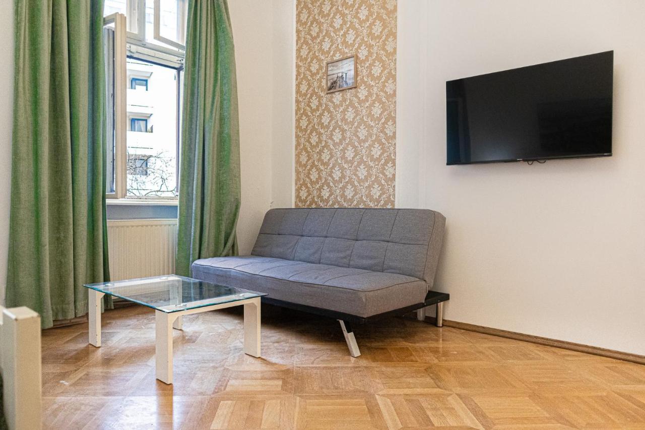 Friendly 4br Shared Apt- Near Downtown Apartment