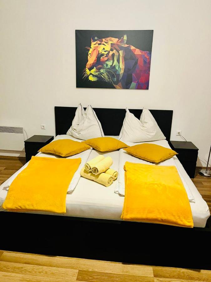 Apartment & Business 1150 *