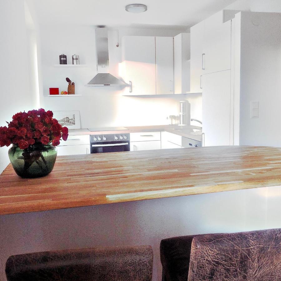 Modern New Danube Apartment, Perfect Location * Vienna