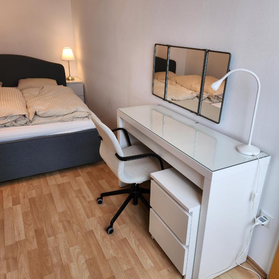Apartment Lovely For 4 On The Danube River - Private Parking Vienna