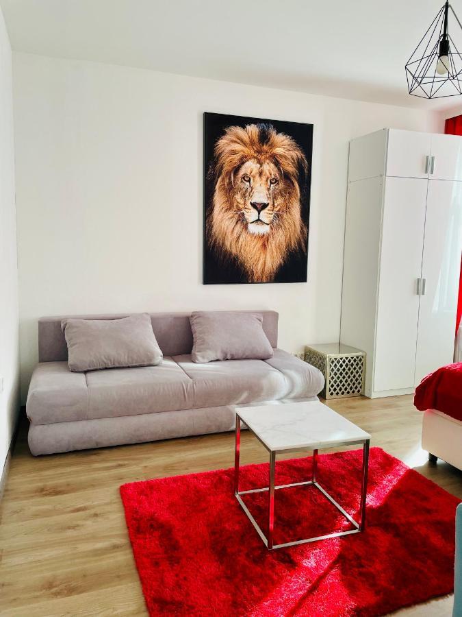 & Business 1150 * Vienna