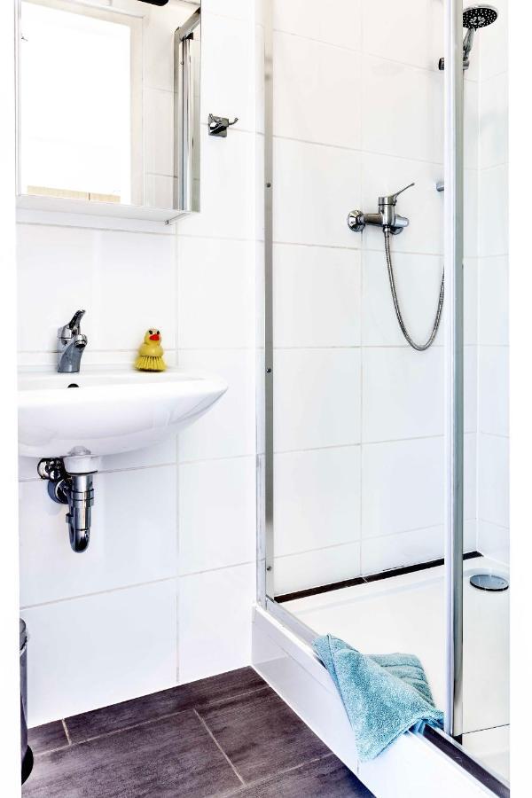 & Business 1150 * Vienna