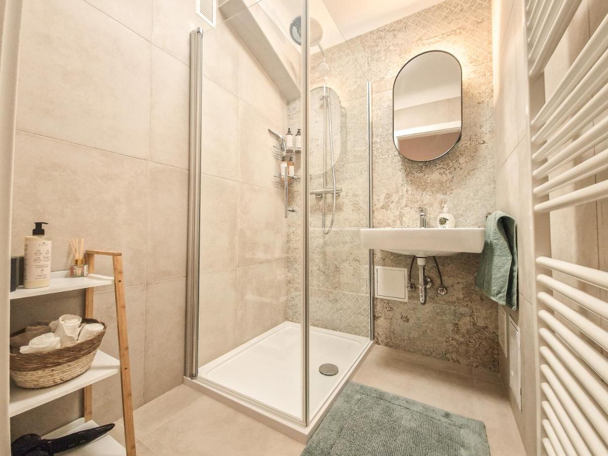 Feelhome - Design - Kitchen - Kingbed - Smart Tv Apartment *