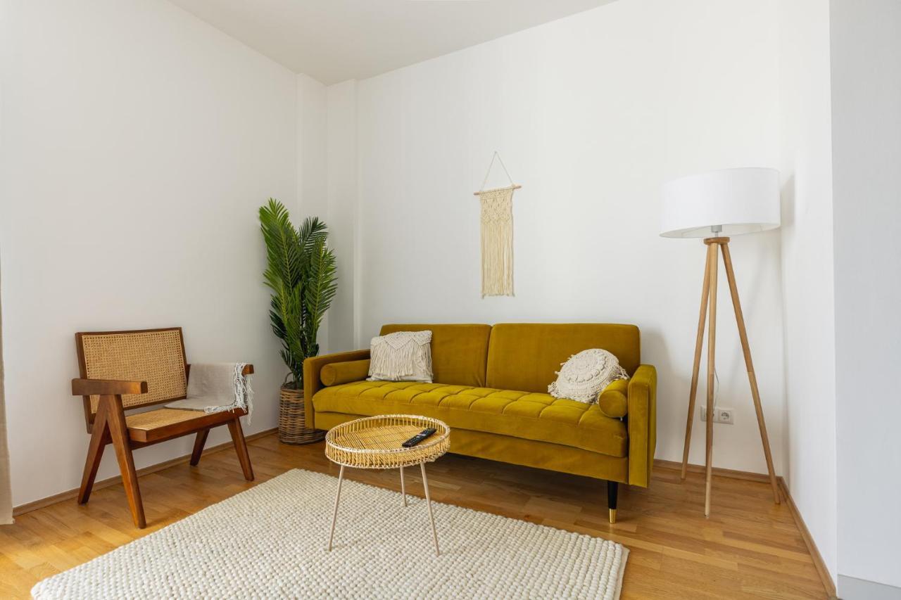 Apartment Bright Stylish With A Balcony In A Location Vienna