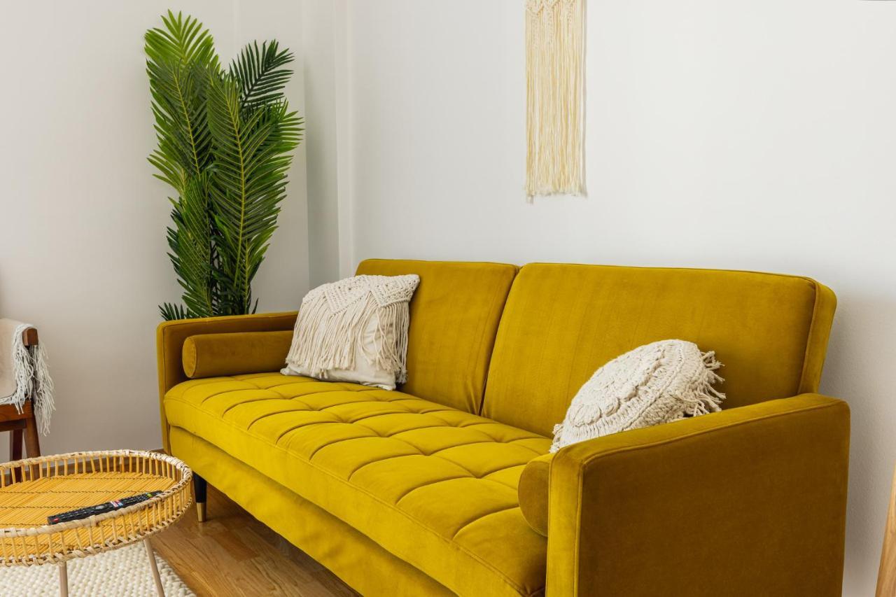 Bright Stylish With A Balcony In A Location Apartment