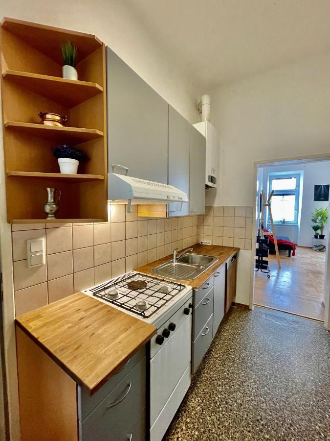 Nice Close To City Center Apartment *
