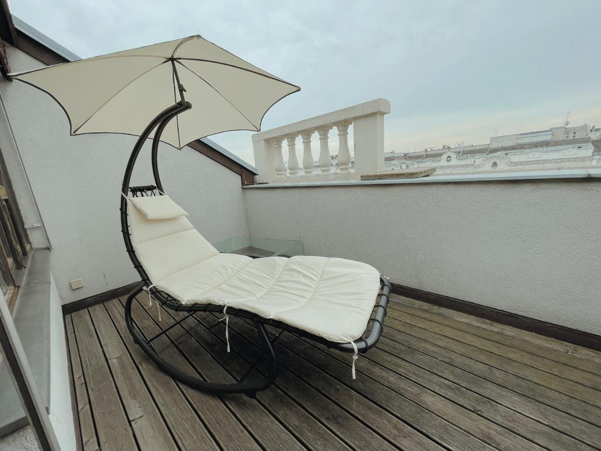 Luxury 150m2 In Desirable Area Of Historic Appartamento Vienna