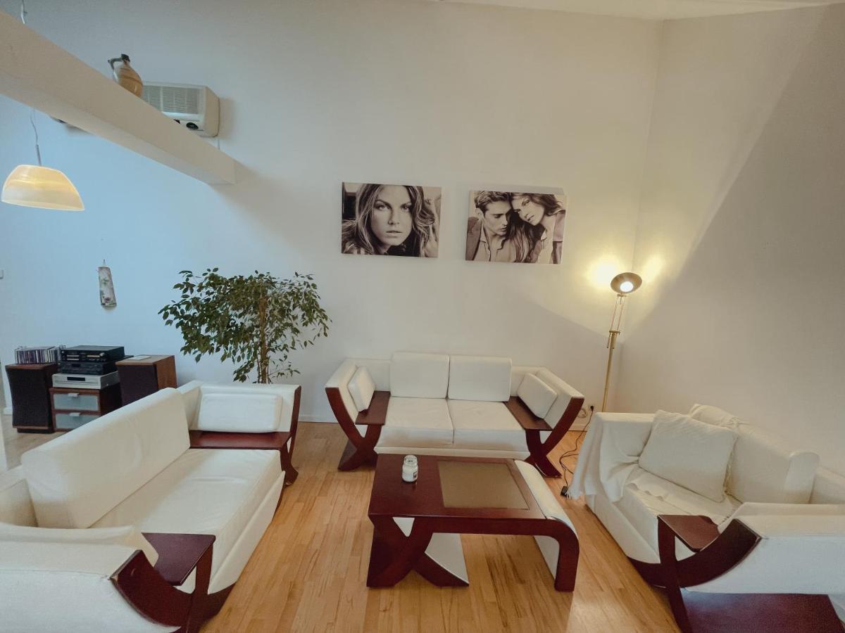 Luxury 150m2 In Desirable Area Of Historic *