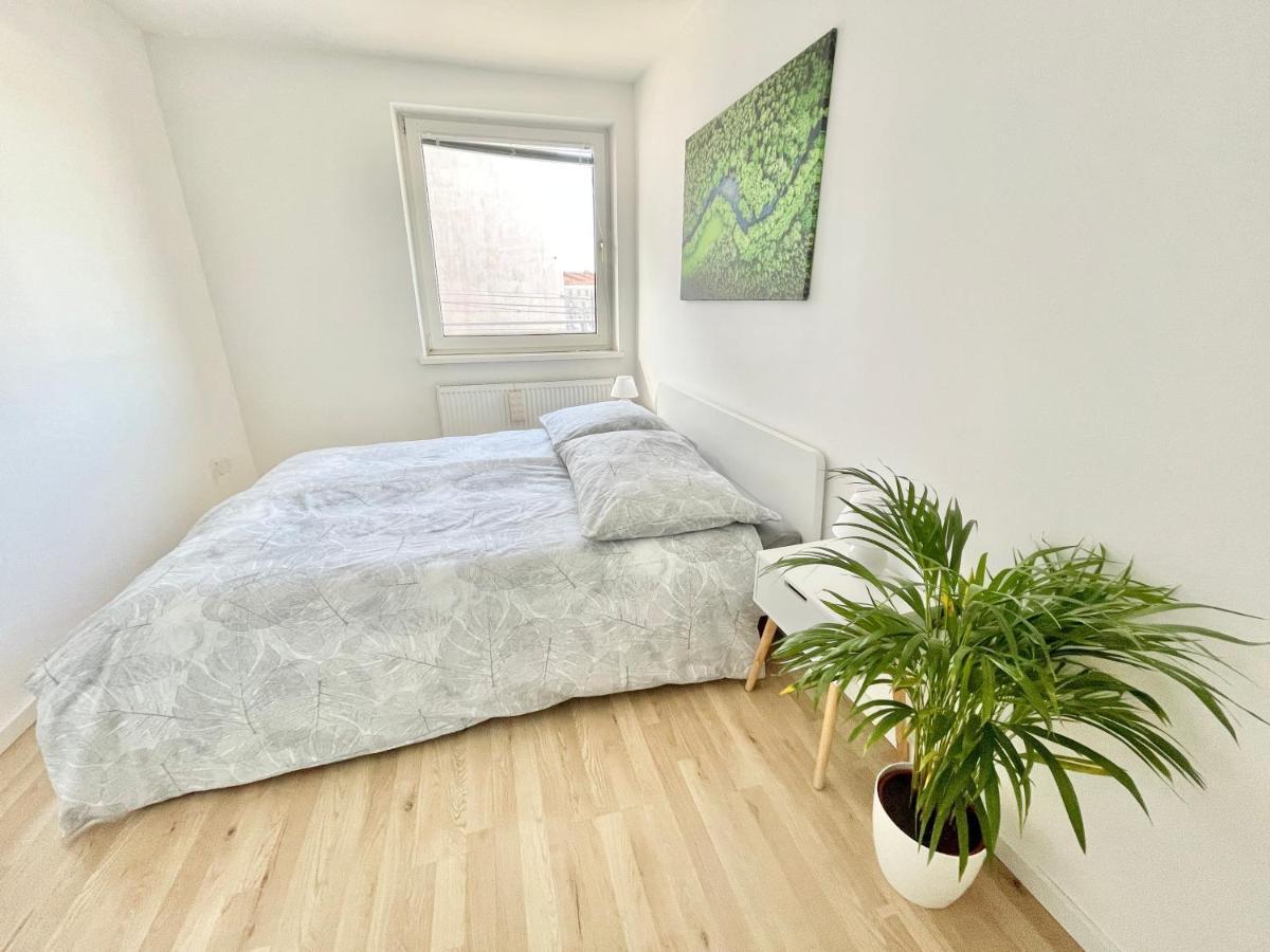 80m2 With Balcony & Free Netflix *