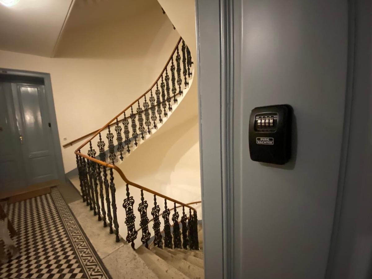 Apartment Opera *