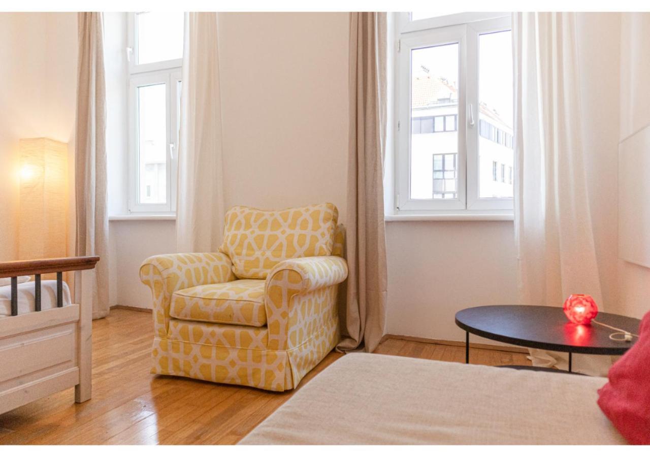 Cheerful 2br - Suitable For Longstays Apartment