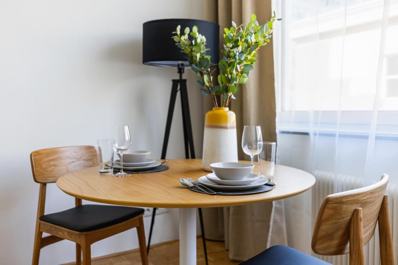 Bright Stylish In A Location Viena