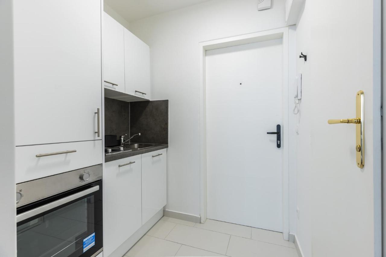 Bright Stylish In A Location * Viena