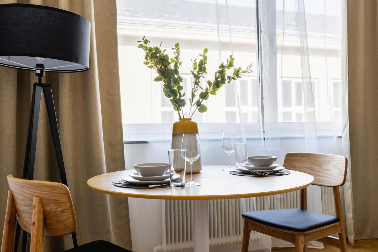 Bright Stylish In A Location Viena