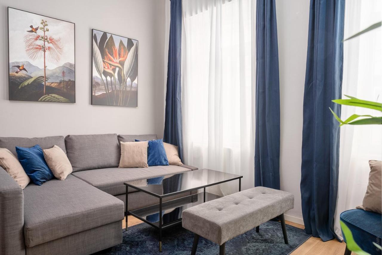 Luxurious And Bright, 5 Min To City Center Apartment
