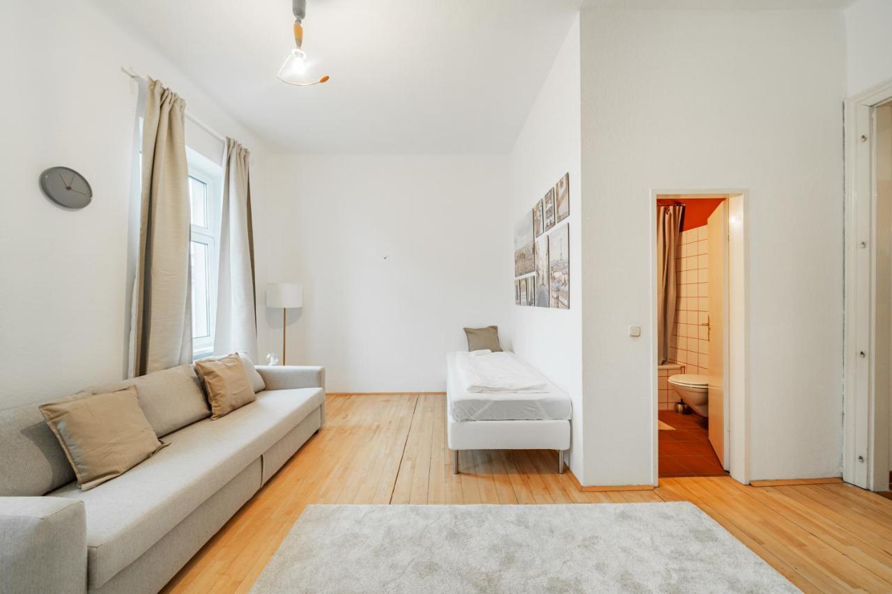 Stylisch In Vienna's 18th District Apartment