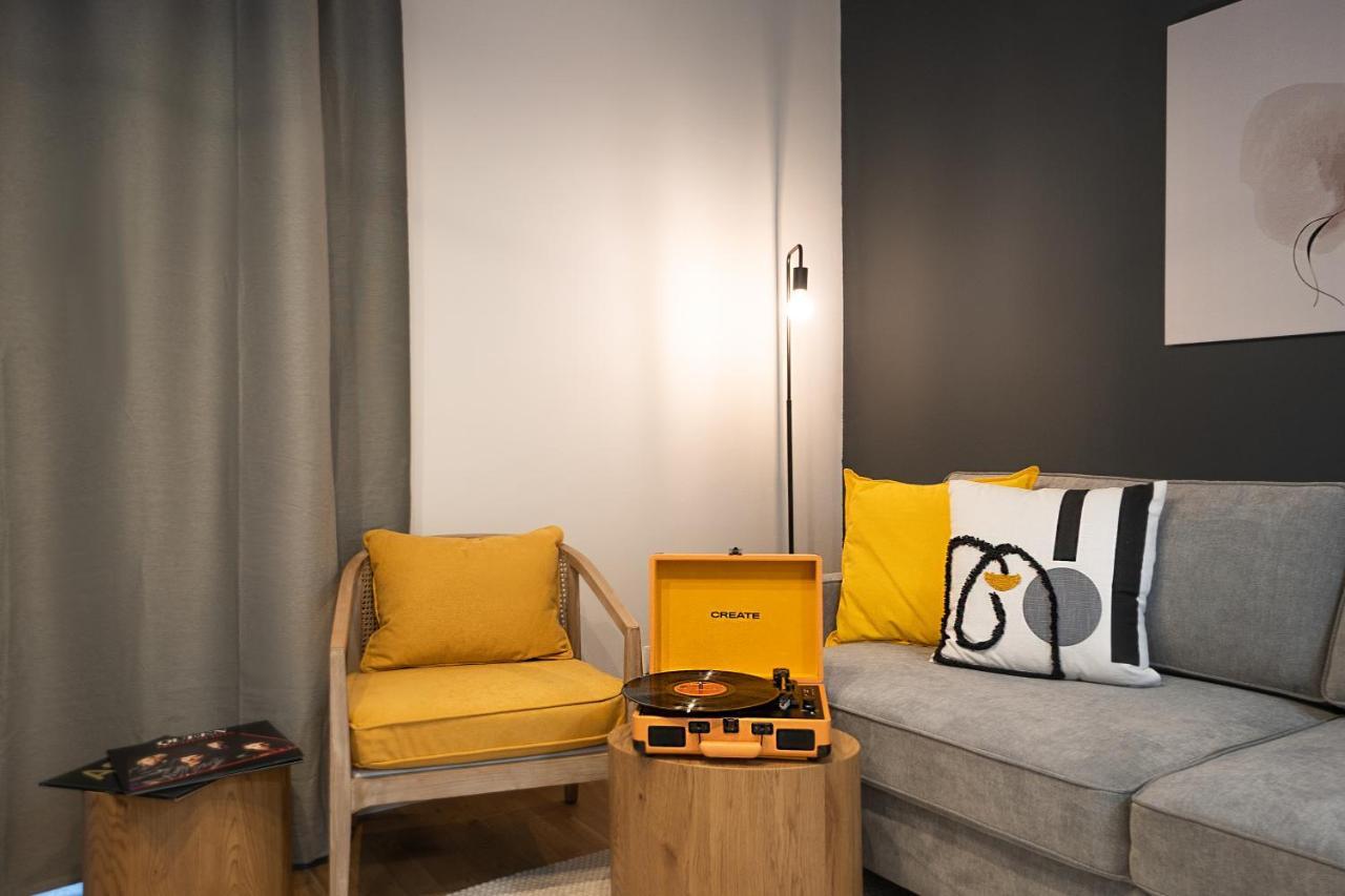 Apartment Bright Stylish With A Balcony In A Location *