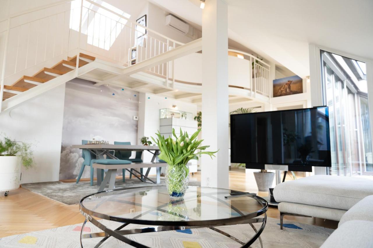 Stunning 100m In - Center Apartment *