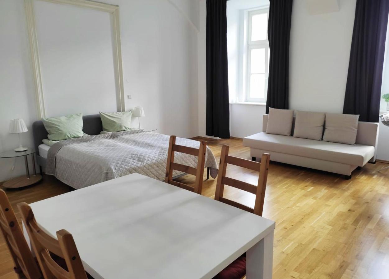 Lovely Modern Historical 1-bedroom Apartment