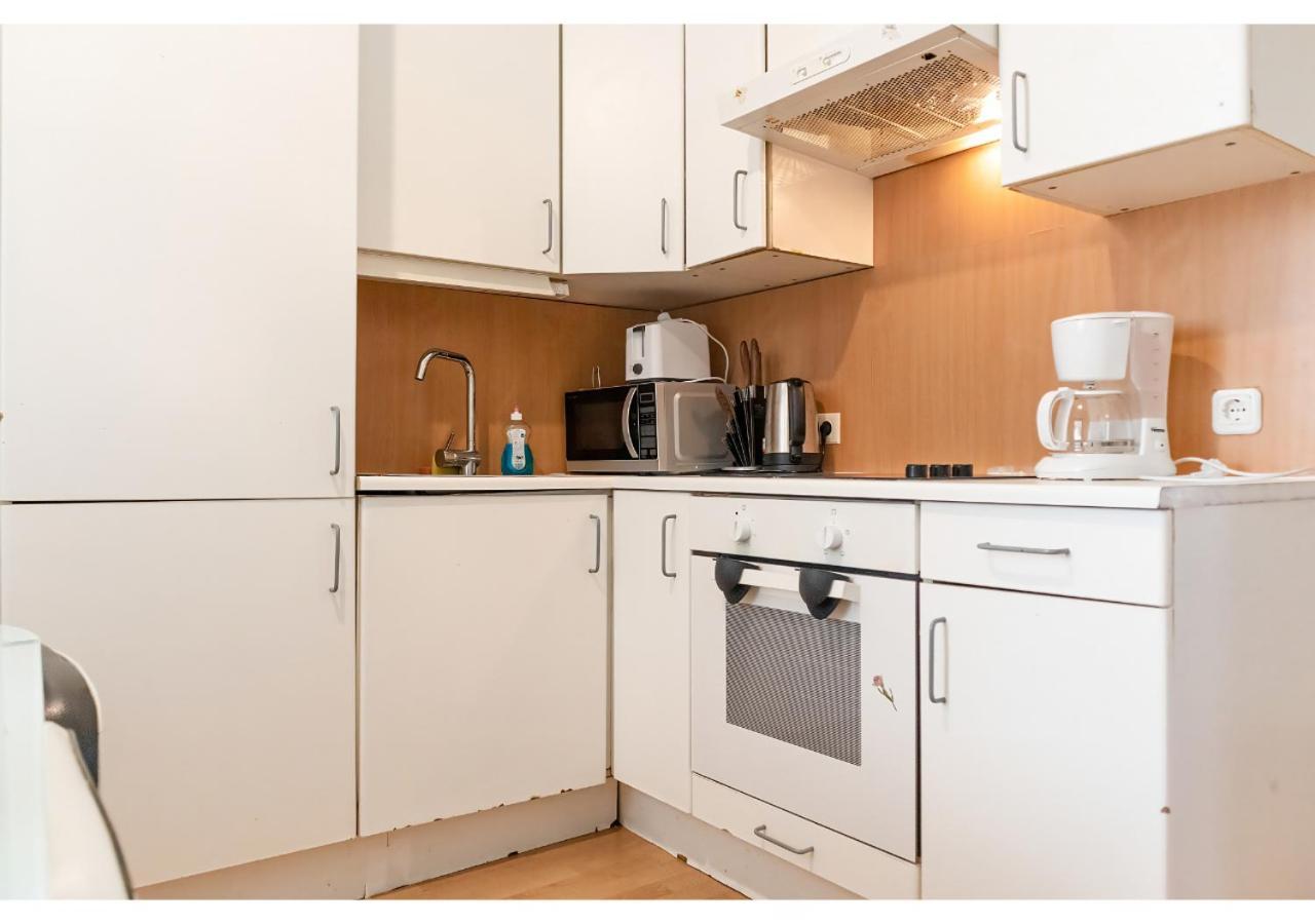 Sweet 3br Shared Near Wiener Stadthalle & Apartment
