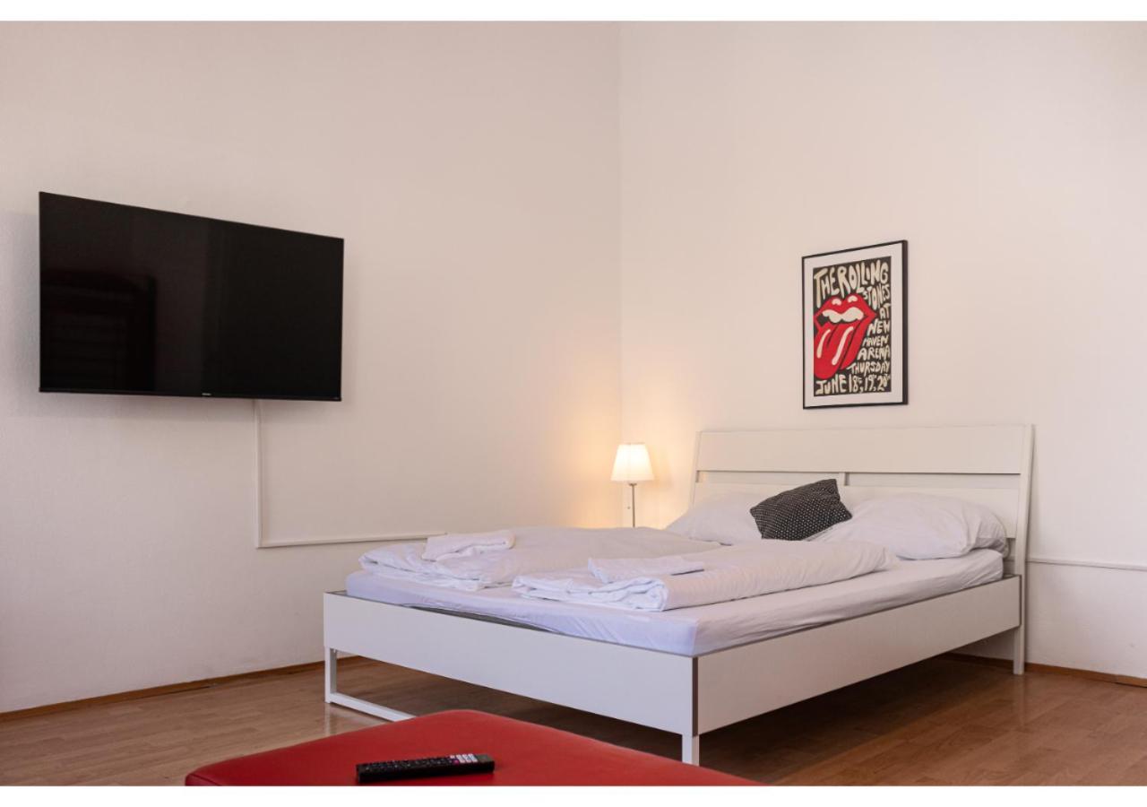 Sweet 3br Shared Near Wiener Stadthalle & Apartment *
