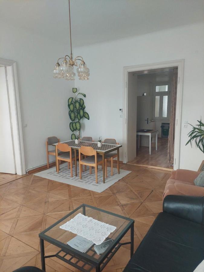 Gerald's 12 * Vienna