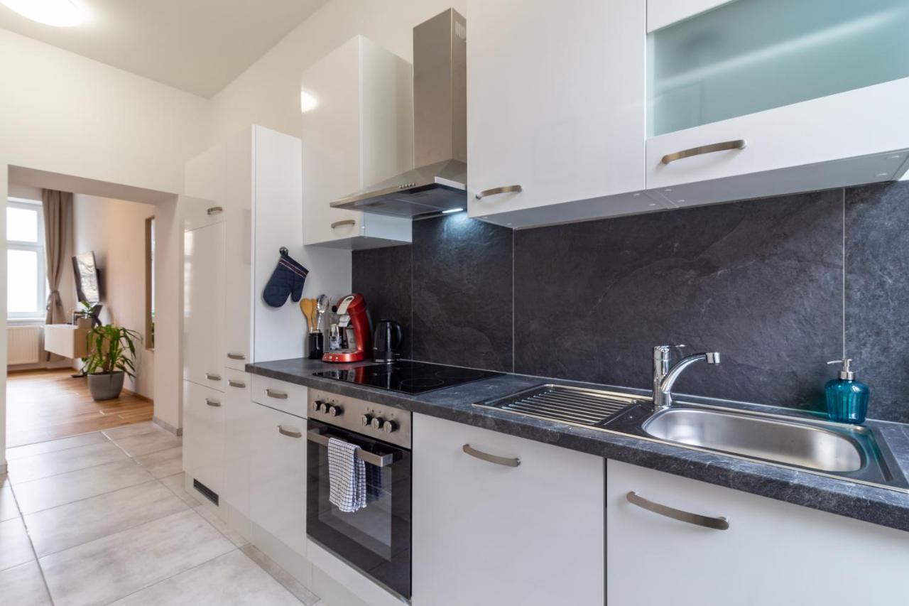 Cozy, Generous - 10 Min To City-centre - Contactless 24h Check-in Apartment Vienna
