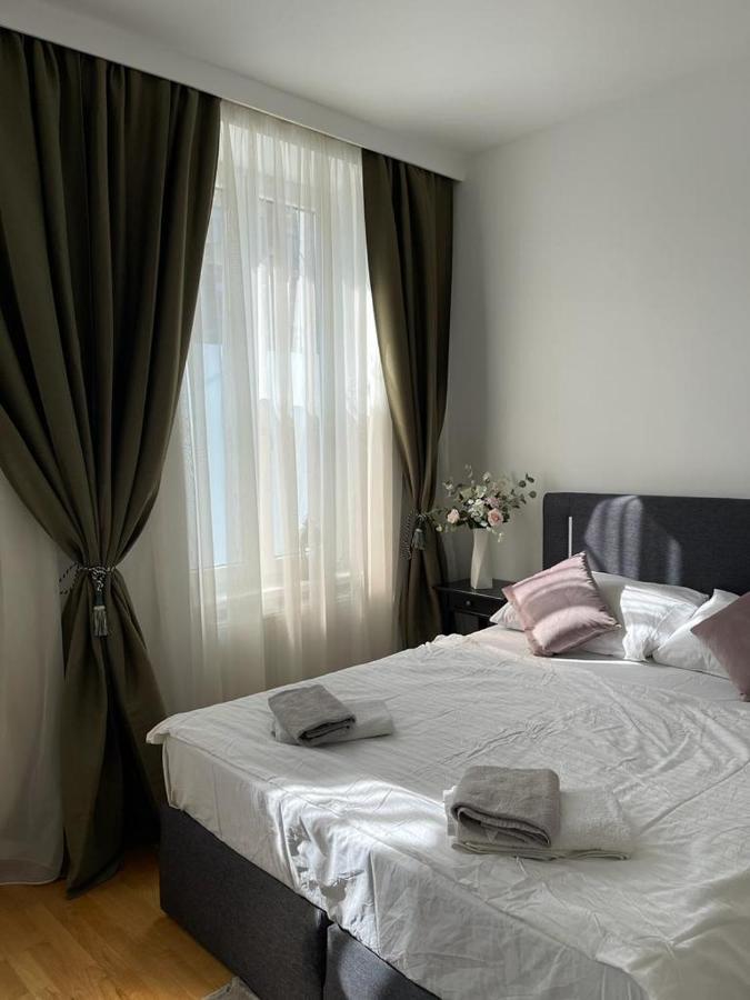 2 * Vienna