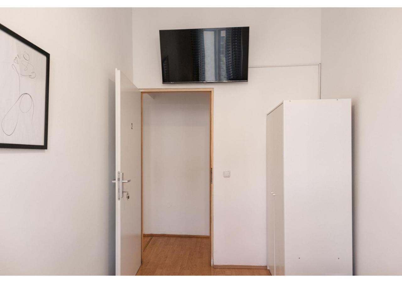 Sweet 3br Shared Near Wiener Stadthalle & * Wien