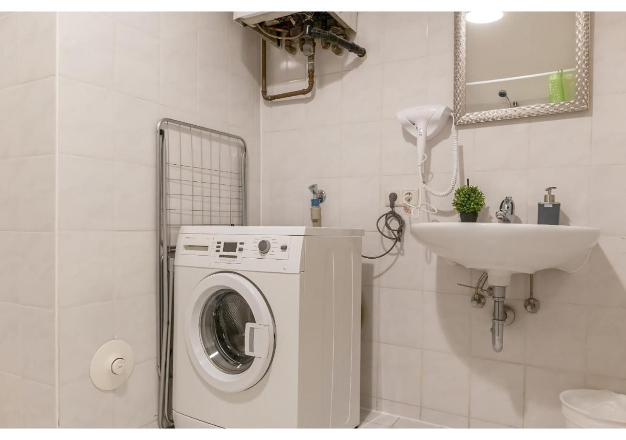 Sweet 3br Shared Near Wiener Stadthalle & *