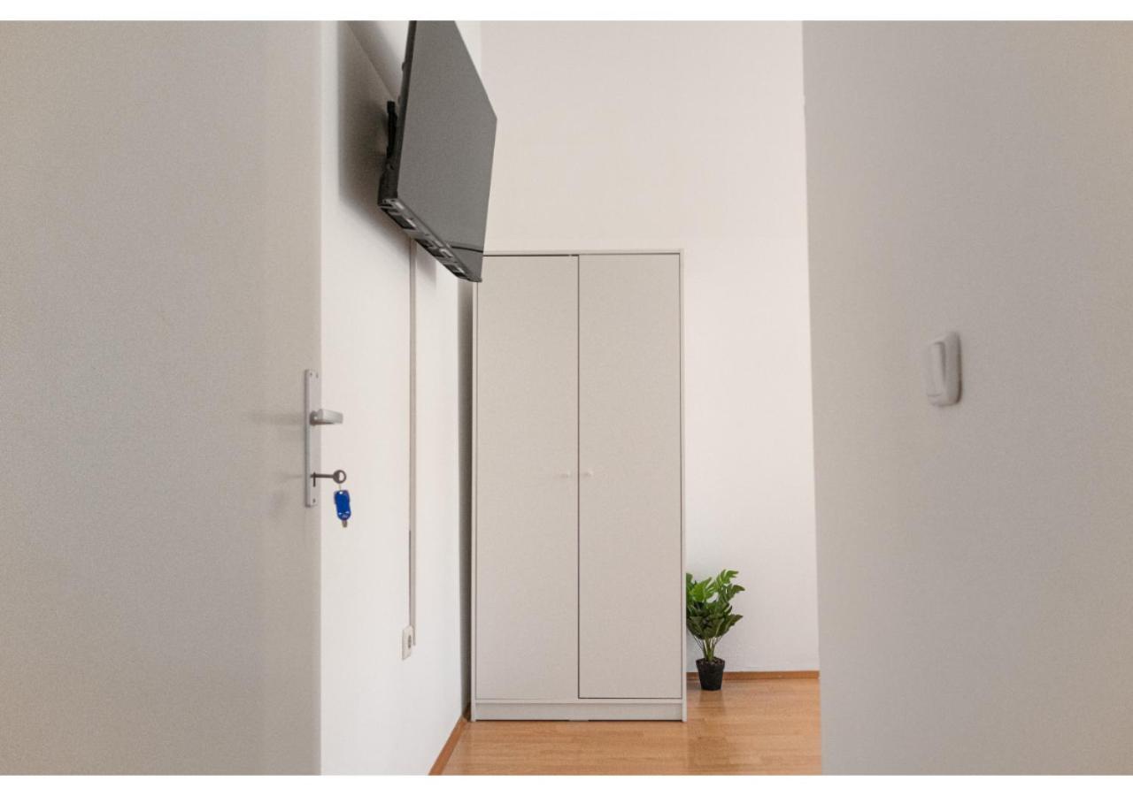 Apartment Sweet 3br Shared Near Wiener Stadthalle & *