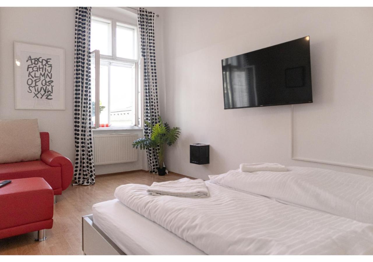 Sweet 3br Shared Near Wiener Stadthalle & Apartment Wien