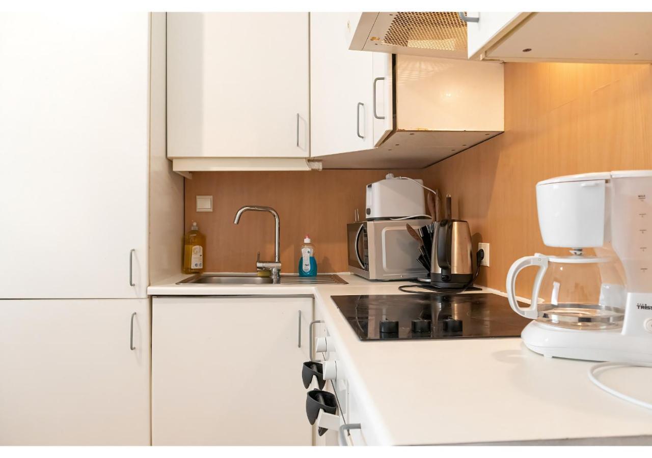 Sweet 3br Shared Near Wiener Stadthalle & Apartment Wien