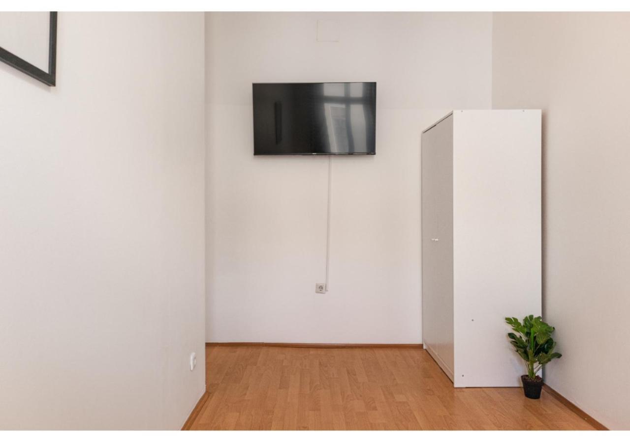 Viennese 3br Apt. Near Wiener Stadthalle & Vienna