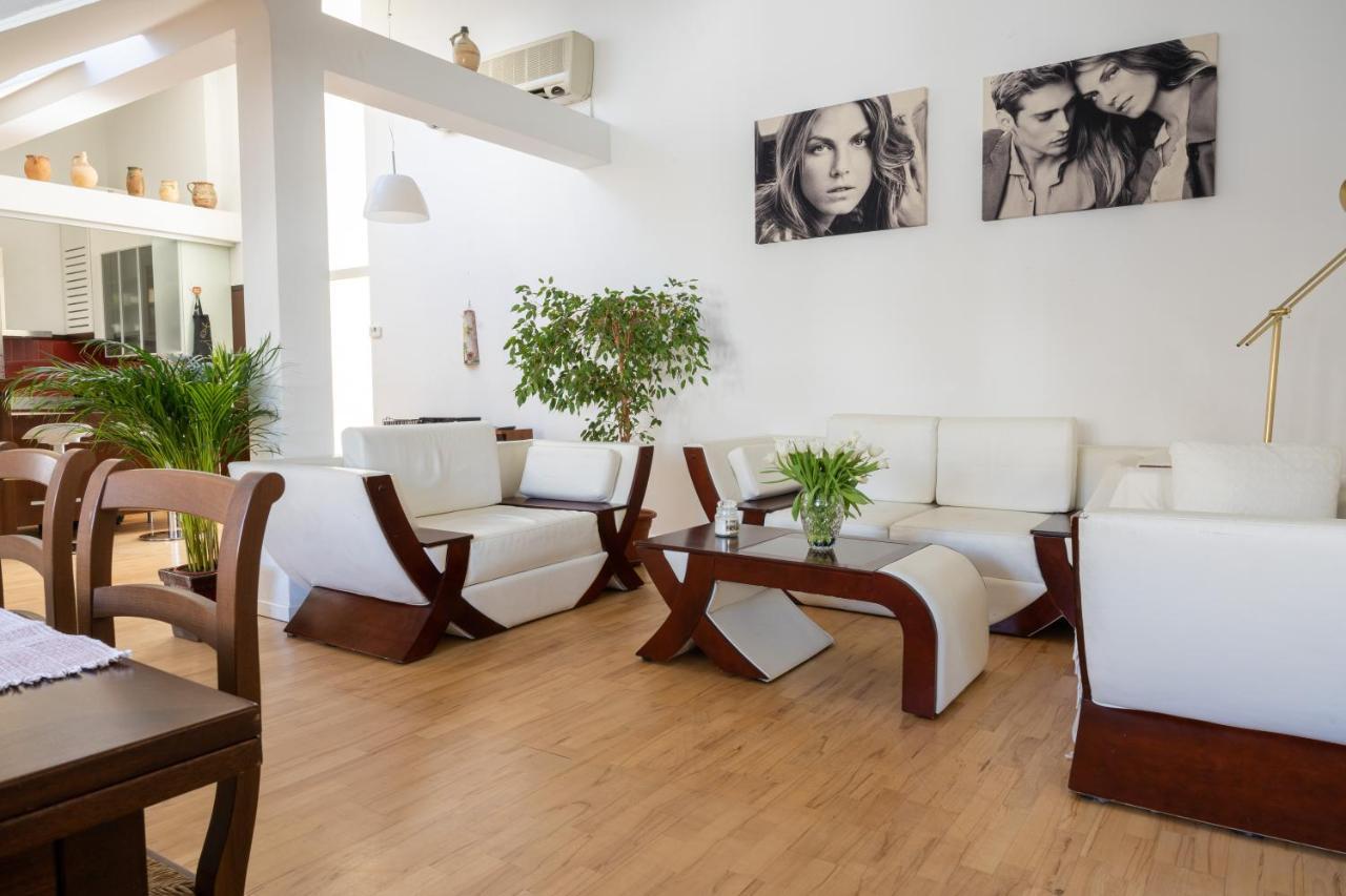 180m2 Penthouse, Luxury Next To Karlskirche And Parking Included