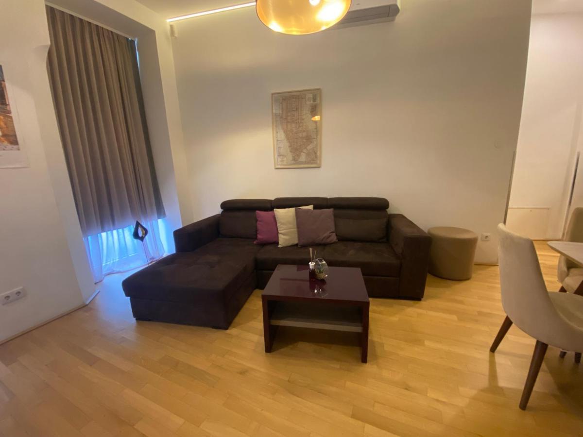 7 Apartment *