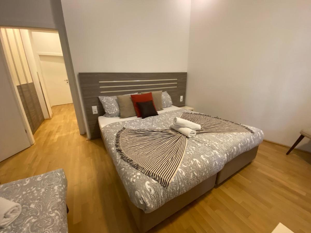 7 Apartment *