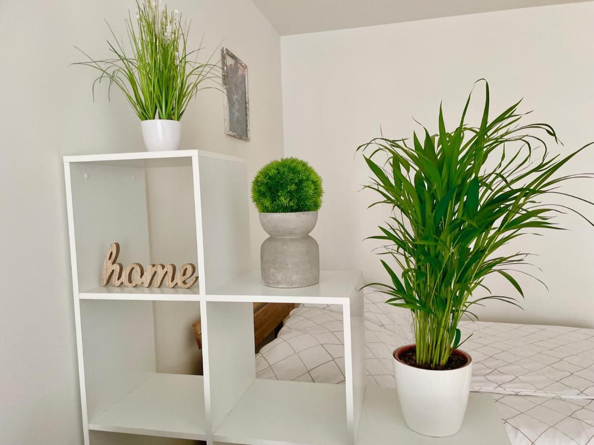 Bright Modern Flat With Balcony Apartment *