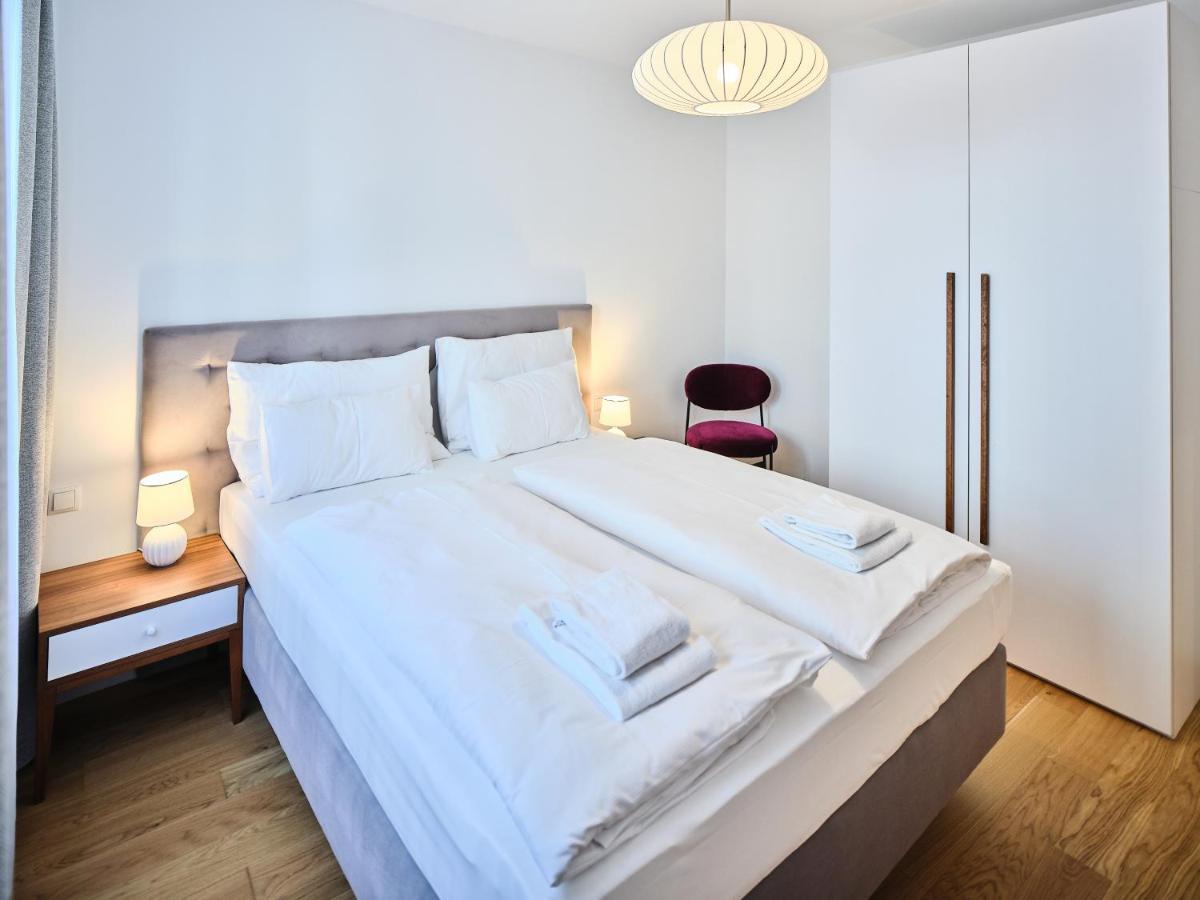 Myfavorit - Spacious Next To Puplic Transport U1 Direct Connection To Citycenter