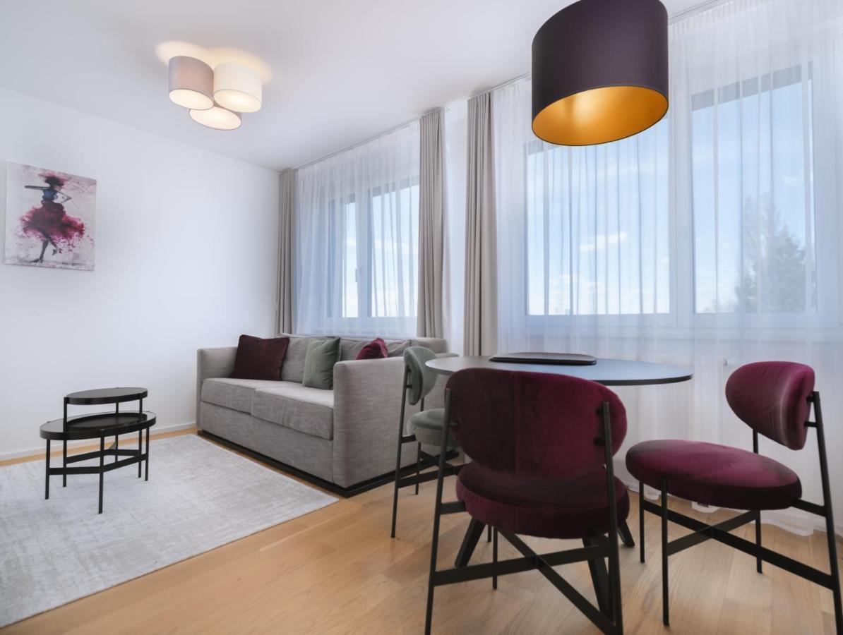 Myfavorit - Spacious Next To Puplic Transport U1 Direct Connection To Citycenter