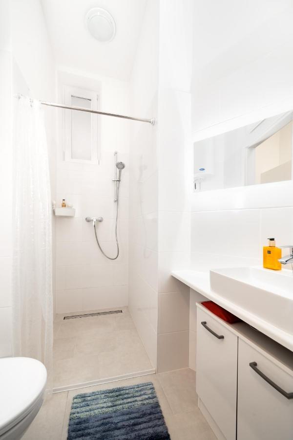 Malixa - In The Heart Of Next To Metro Apartment Wien