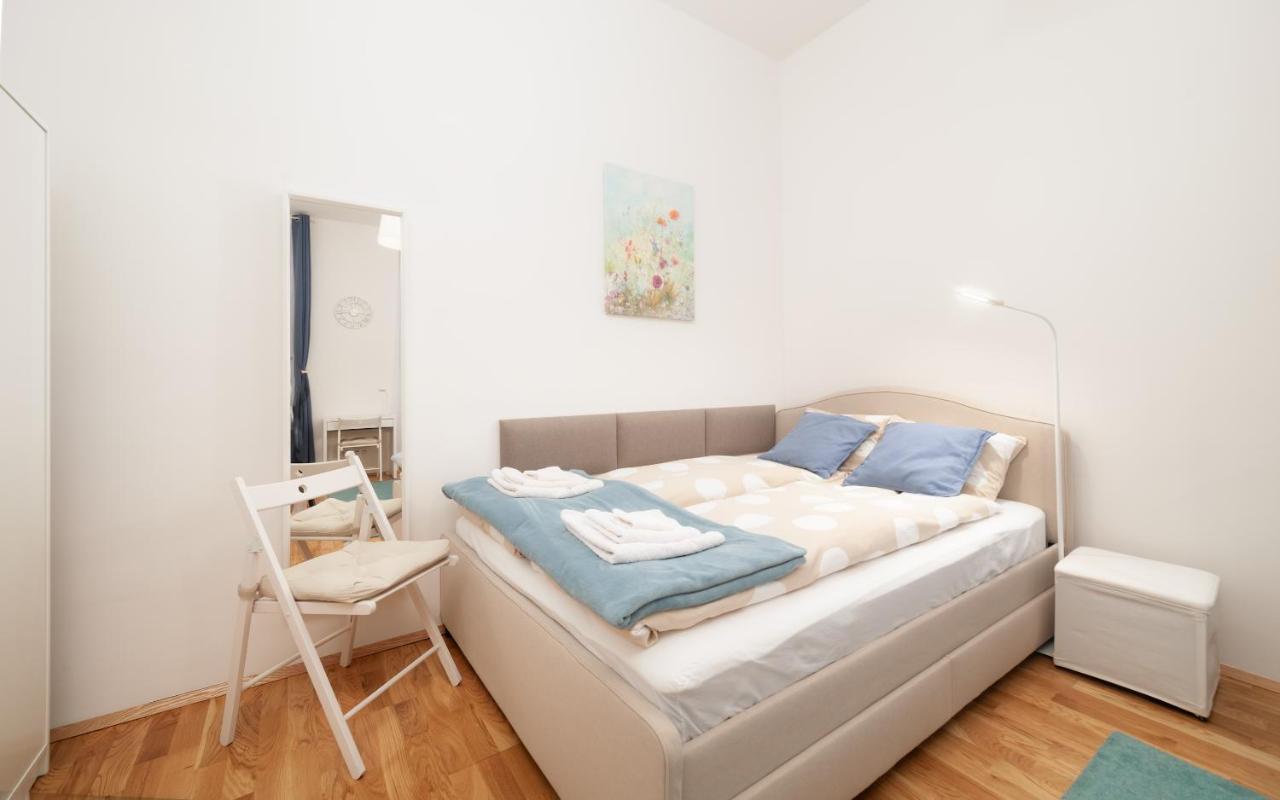 Malixa - In The Heart Of Next To Metro Wien