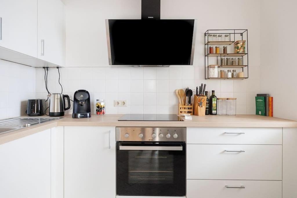 New! Cozy & Lovely In The 3rd District