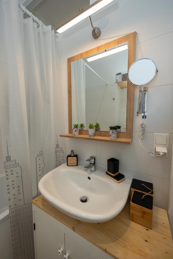 Appartamento Delightful 1 Bedroom Near Schoenbrunn And Westbahnhof With Big Porch