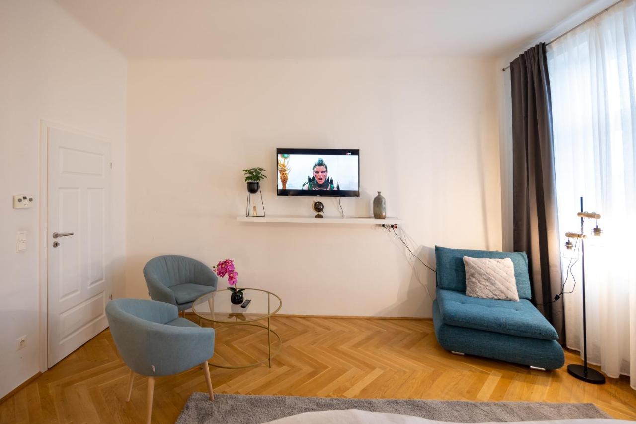 Delightful 1 Bedroom Near Schoenbrunn And Westbahnhof With Big Porch
