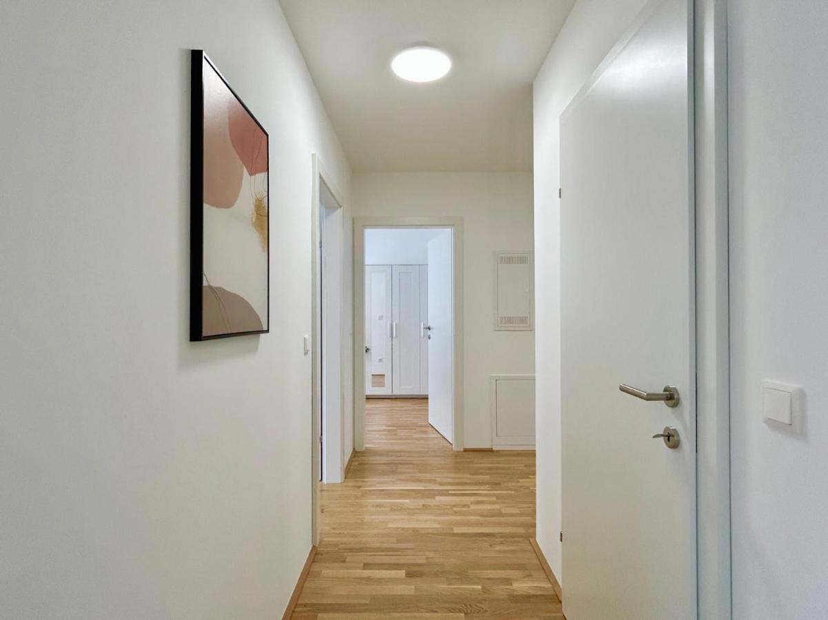 Apartment 80 M2 - Terrace - Free Parking *