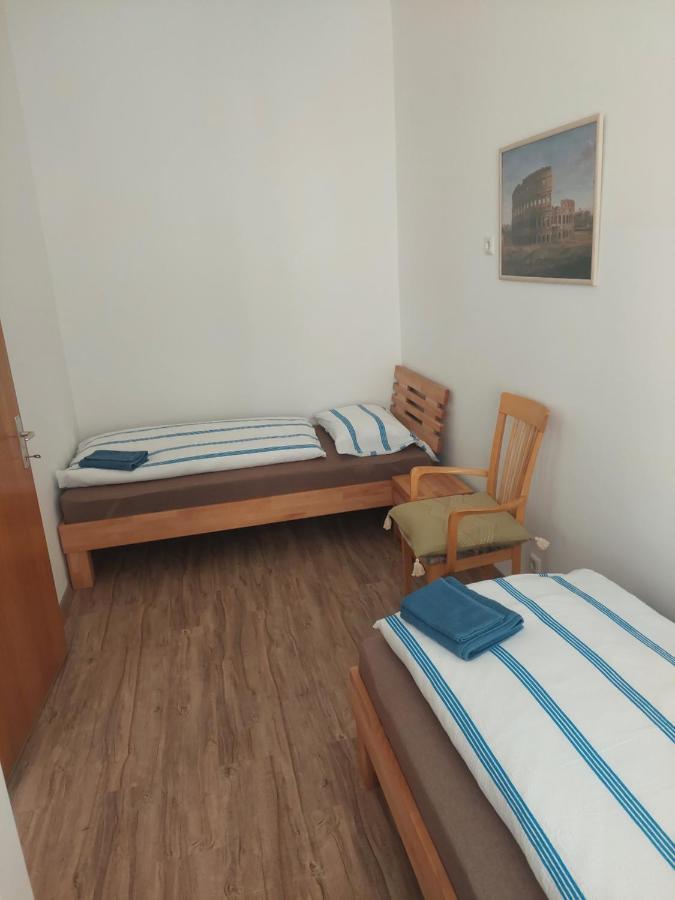 Gerald's 19 Apartment